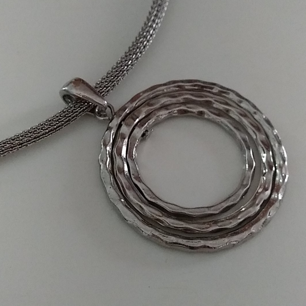 Choker w silver mesh wiring